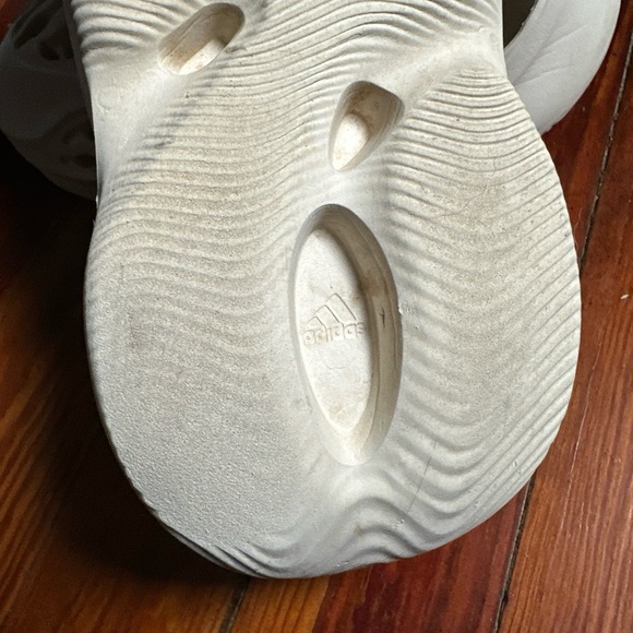 Men’s 11 Adidas Foam Runner Yeezy White Kanye West Slides Slip on Shoes Slippers - Picture 10 of 15